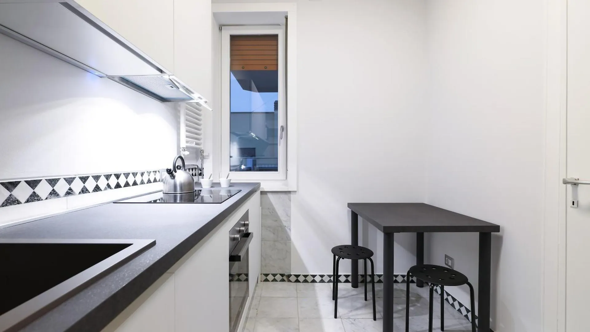 아파트 Contempora Apartaments - Elvezia 10A - Quadrilocale E6A 밀라노 이탈리아
